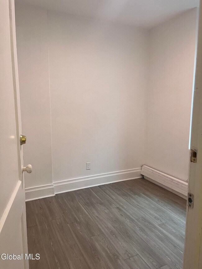 Building Photo - 9 St Joseph's Terrace