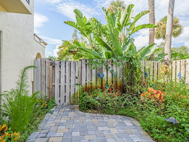 Building Photo - 1001 Royal Palm Blvd