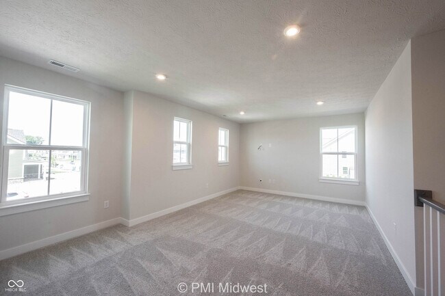 Building Photo - 581 Roosevelt St