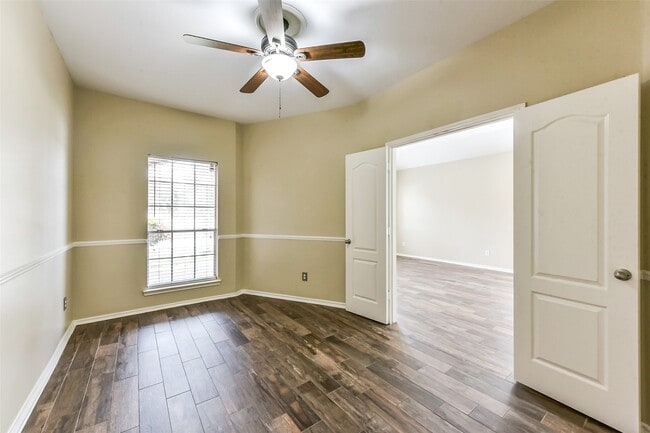 Building Photo - 9127 Willow Crossing Dr