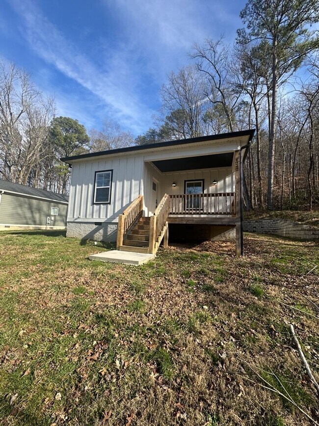 Building Photo - Updated 3BR Home Near Tennessee River | Pet Friendly
