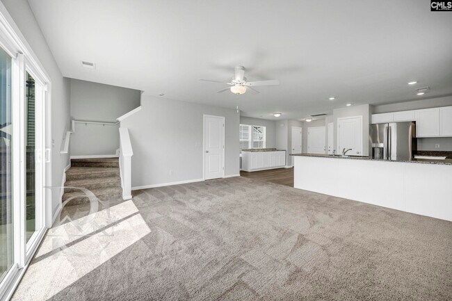 Building Photo - 2058 Mapleton Dr