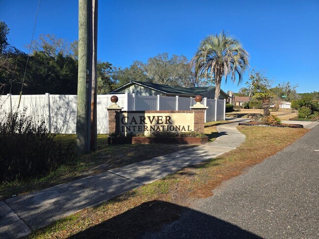 Building Photo - New Kings Road Brick Home 3 Bedrooms 2 1/2 Baths