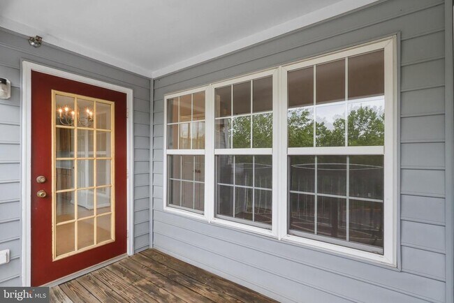 Building Photo - 511 Constellation Square SE