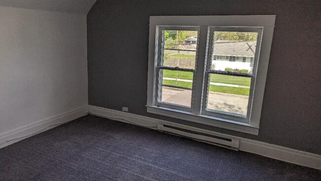 Building Photo - 2262 S Hamilton St