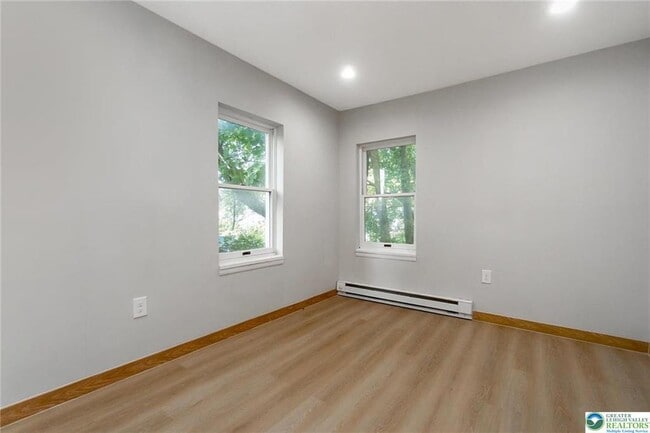 Building Photo - 226 Fern St
