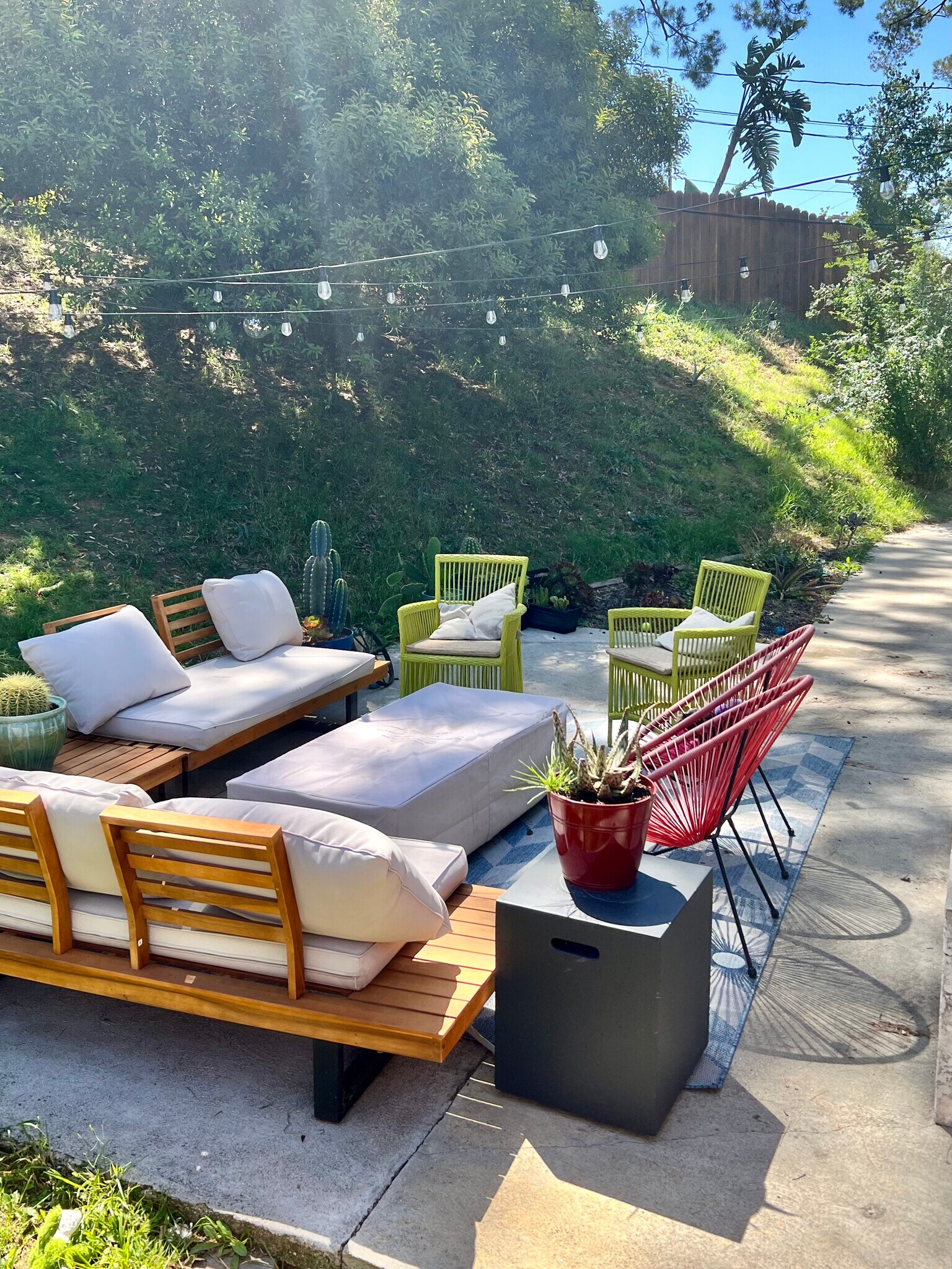 Backyard entertaining area, you can furnish like this - 3161 Weldon Ave