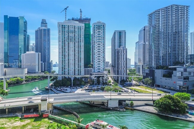 Building Photo - 92 SW 3rd St