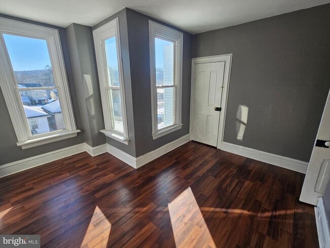 Building Photo - 181 S Tulpehocken St