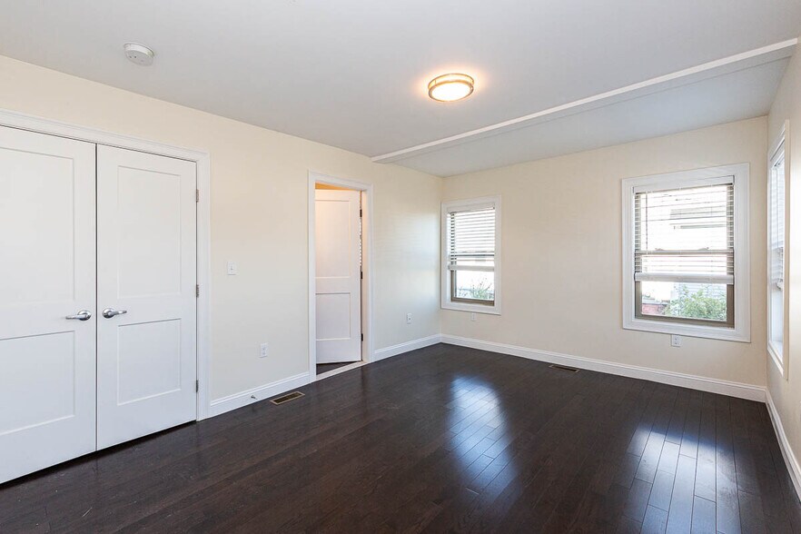 Building Photo - 39 Harvard St