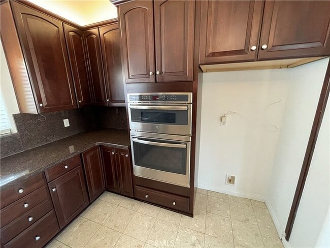 Building Photo - 138 W Canada