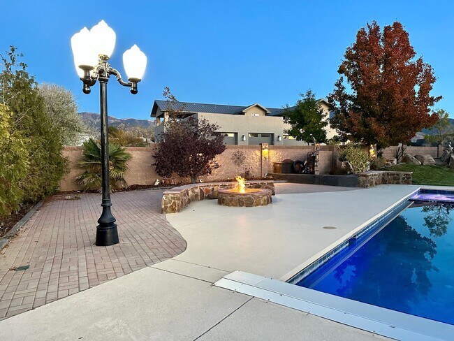 Building Photo - Move in Special Luxury 4 bedroom 4.5 bathr...