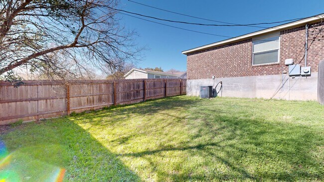 Building Photo - Amazing Duplex in Harker Heights with stained concrete flooring!