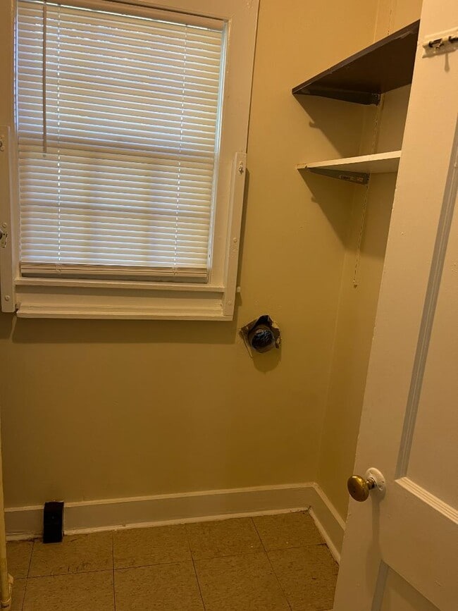 Building Photo - 1937 Payne St