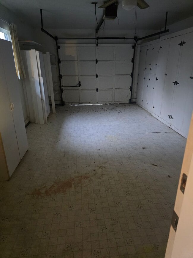 Building Photo - 3 bed 1 bath  Home for Rent in Grants Pass