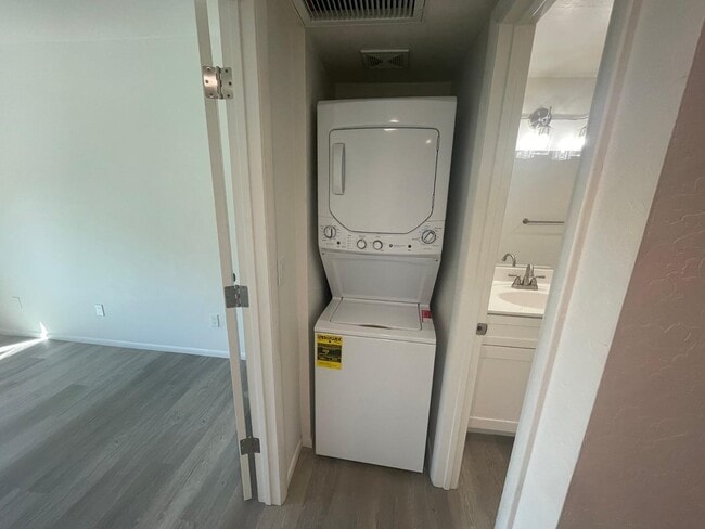 Building Photo - 4901 S Calle Los Cerros Dr