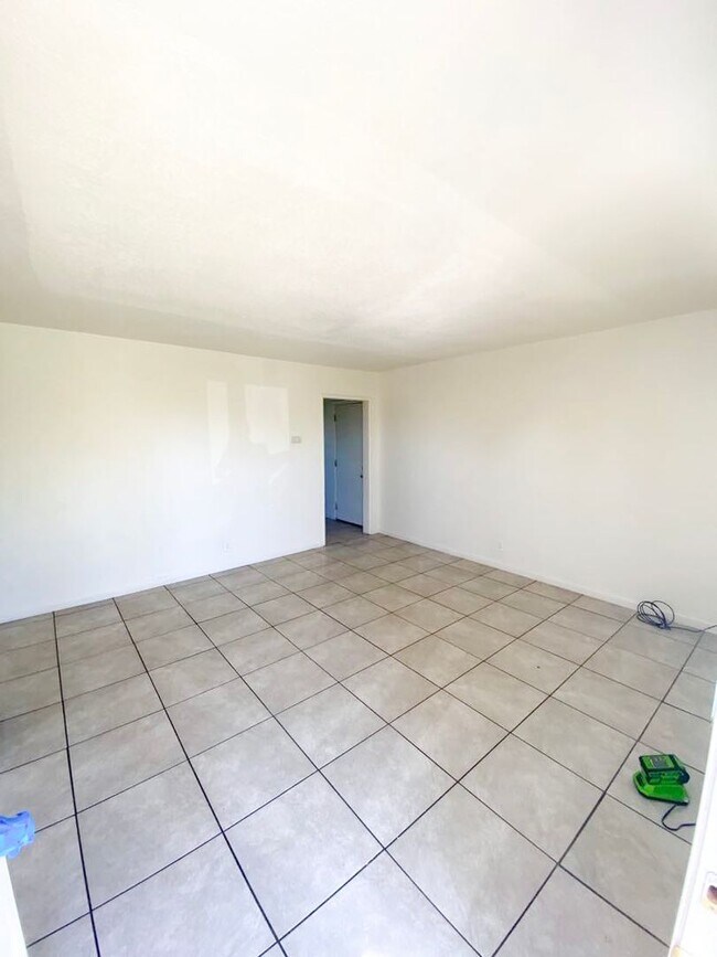 Building Photo - 3905 Huron St