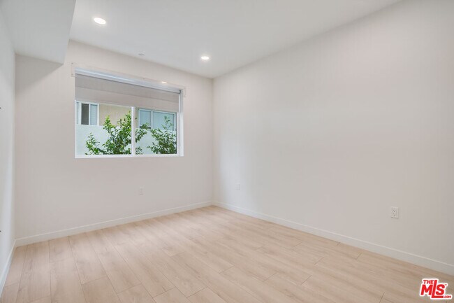 Building Photo - 1021 S Shenandoah St