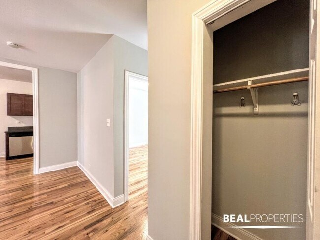 Building Photo - 1 bedroom in CHICAGO IL 60657