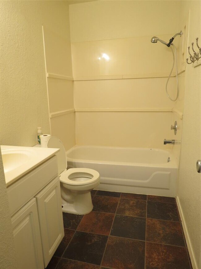 Building Photo - 1503 Serene Oaks Dr