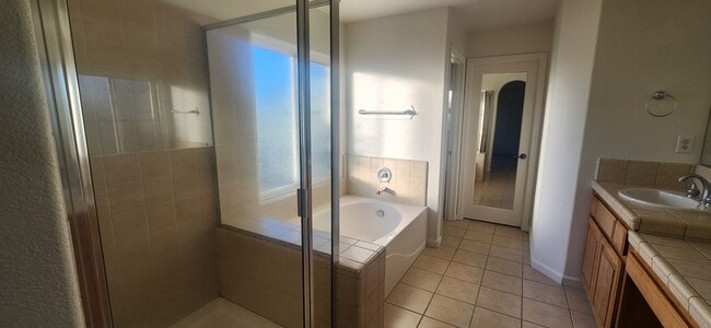 Building Photo - Beautiful 4 Bedroom 2.5 Bathroom Home on Large Lot in Elk Grove