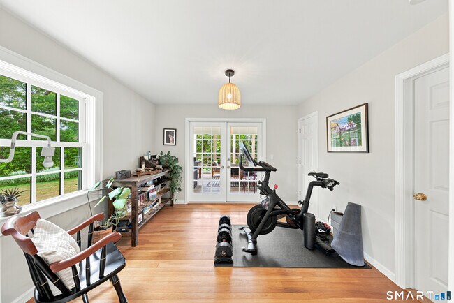 Building Photo - 11 Belaire Dr