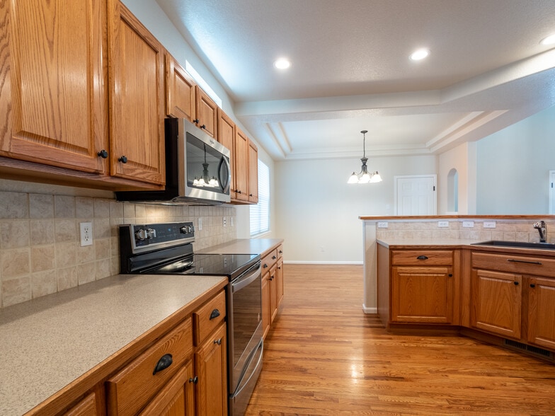 Building Photo - 5162 Cinquefoil Ln