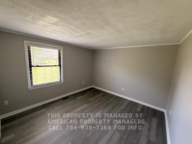 Building Photo - 1475 Crowell St