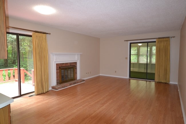 Building Photo - 226 Park Ln