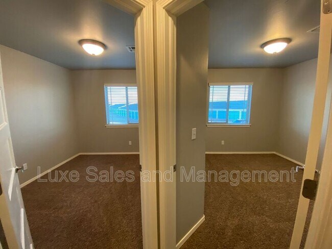 Building Photo - 6933 Mayberry Ln