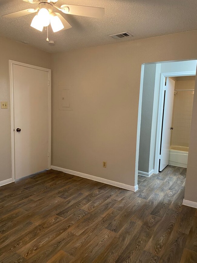 Building Photo - Cozy 1-Bedroom in Cambridge Village