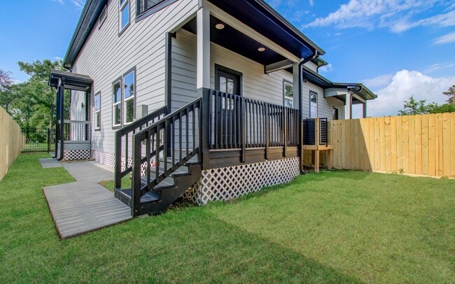 Building Photo - 6531 Rosemary Ln