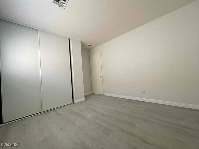 Building Photo - 9943 Shallot Ct