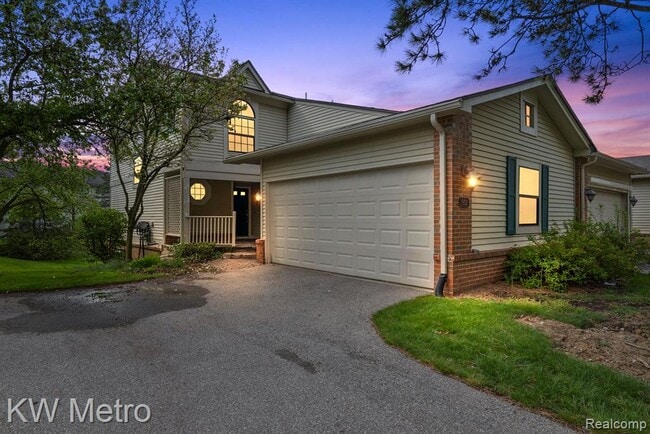 Primary Photo - 5652 Drake Hollow Dr E