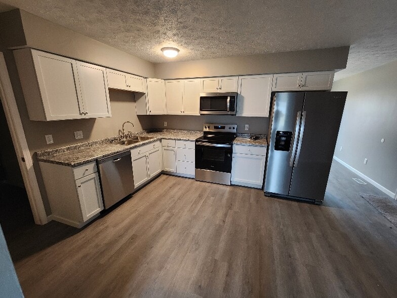 Building Photo - 1146 Morris Ave