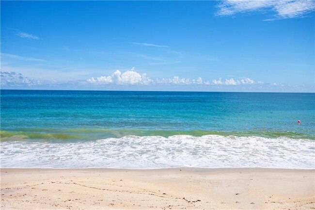 Building Photo - 3554 Ocean Dr