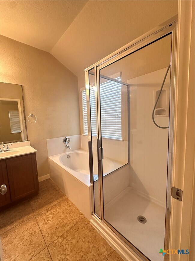 Building Photo - 2020 Meadow View Dr
