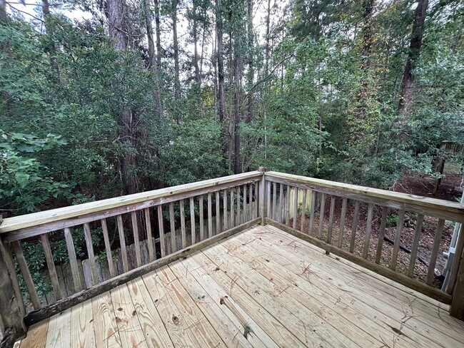 Building Photo - 3 Bed 3 Bath Garage Apartment Home