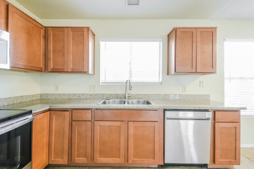 Building Photo - 4774 W Menadota Dr