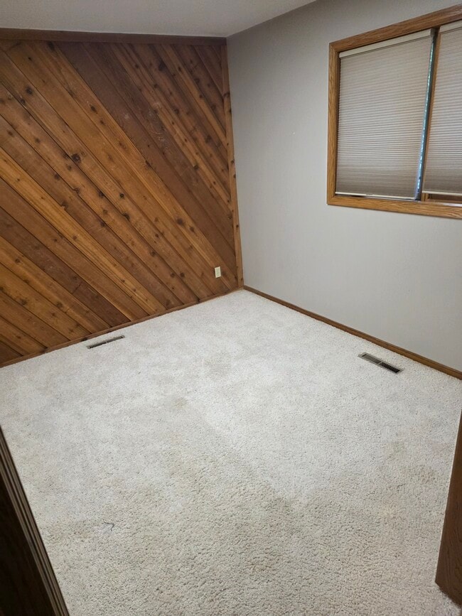 Building Photo - 4110 Juneau Ln N