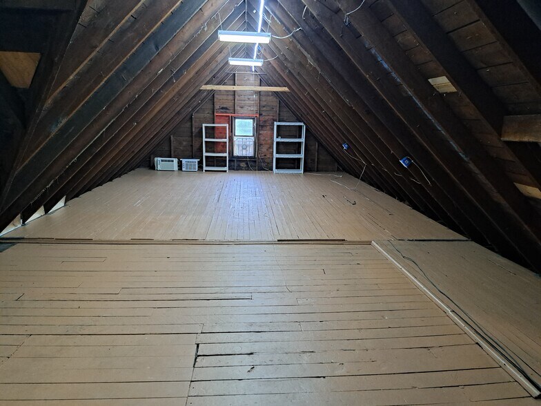 Building Photo - 428 E Lloyd St