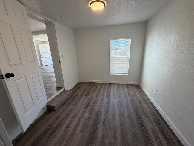 Building Photo - 3002 1st Pl