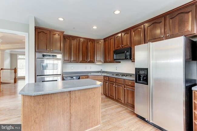 Building Photo - 286 Murtha St