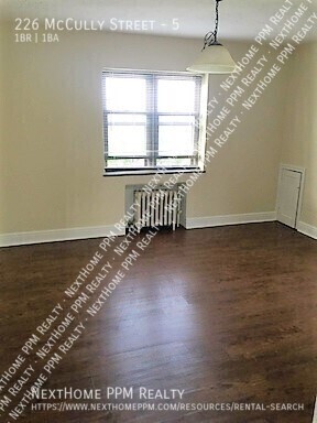 Building Photo - April or May 1st Large 1 Bed in Heart of M...