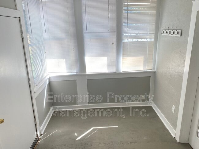 Building Photo - 276 Garland St