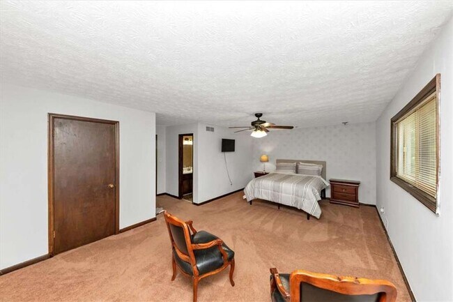 Building Photo - 3215 Redona Dr