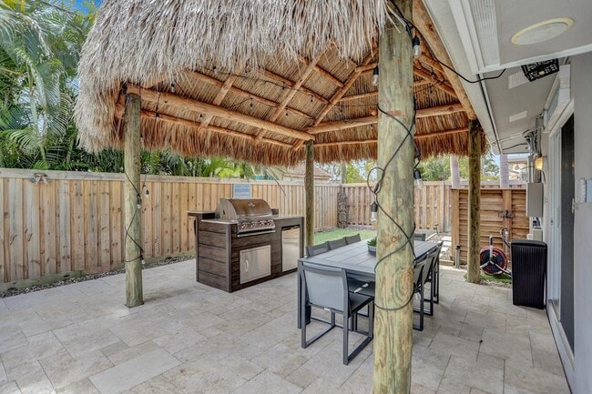 Building Photo - 470 SE 4th Ct