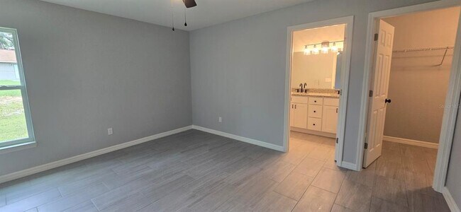 Building Photo - 5545 SE 70th Ave