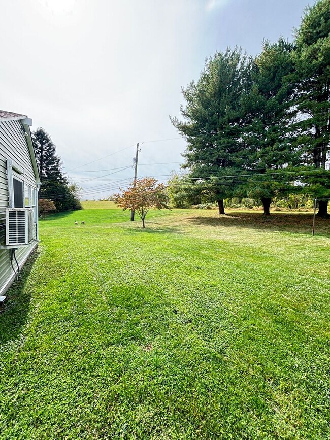 Building Photo - Spacious 3br Home for rent located in Whit...