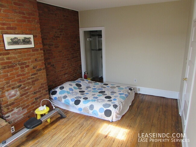 Building Photo - 1501 R St NW